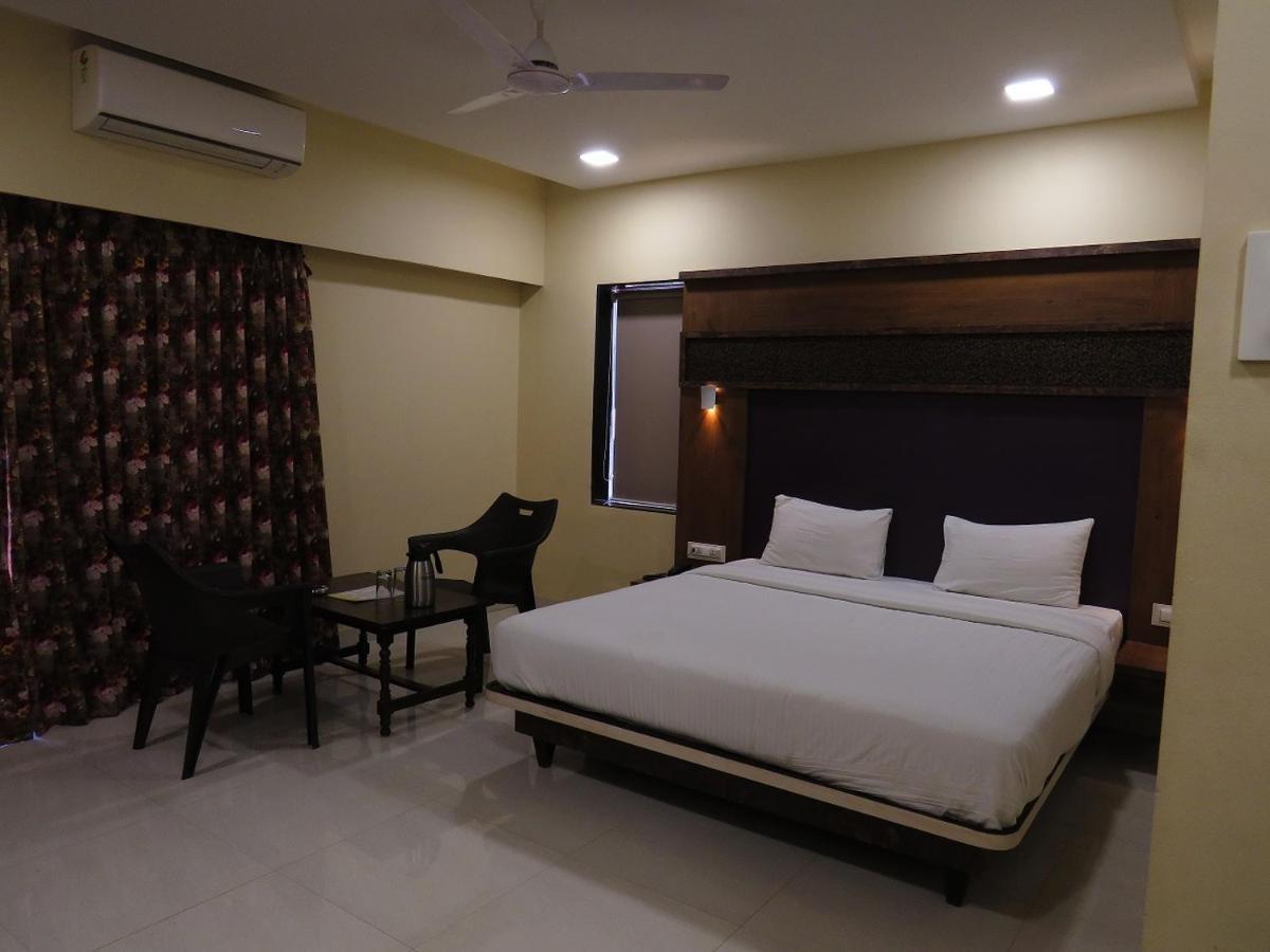 City Palace Resort Lonavala Luaran gambar