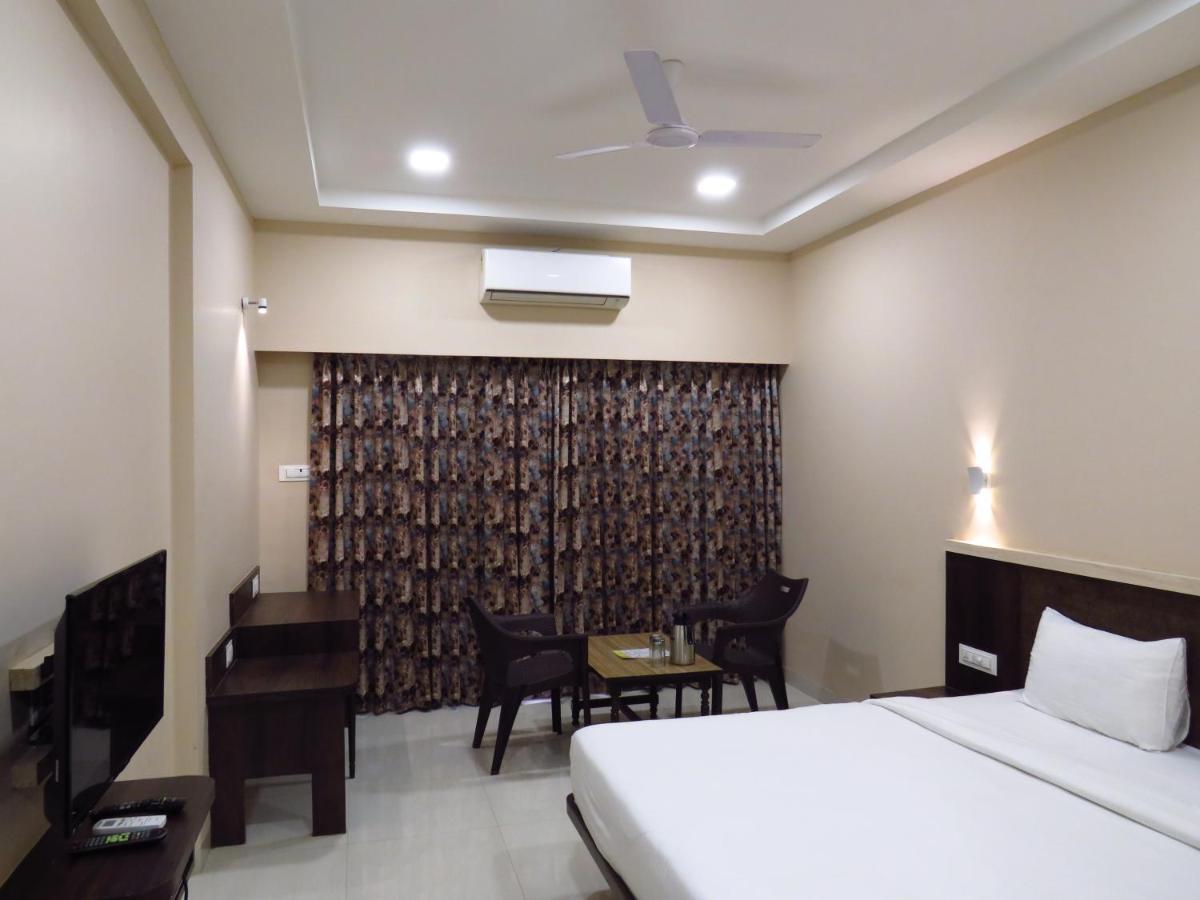 City Palace Resort Lonavala Luaran gambar