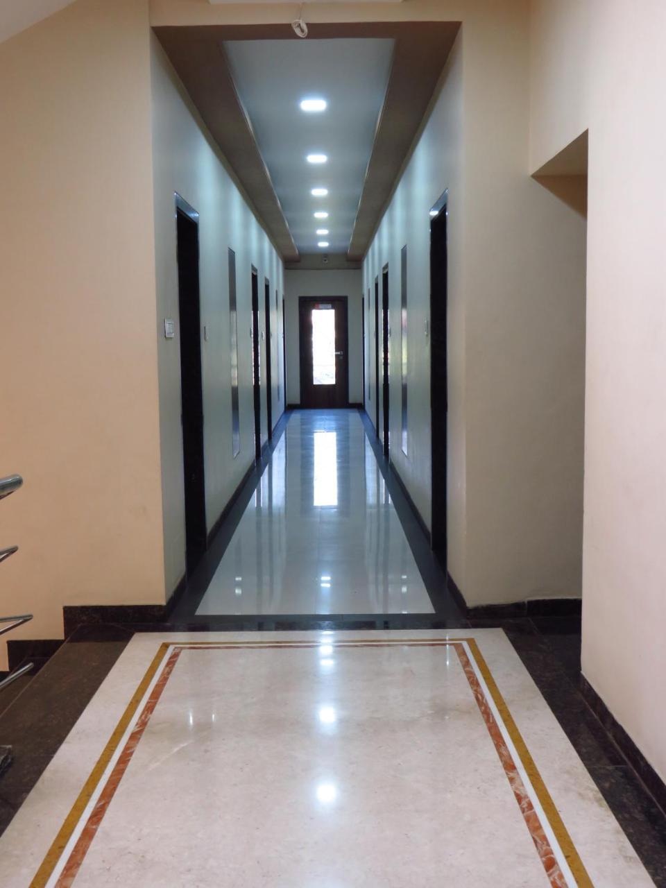 City Palace Resort Lonavala Luaran gambar