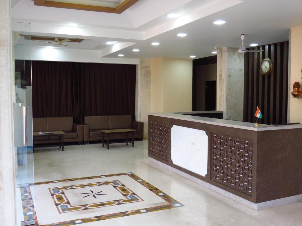 City Palace Resort Lonavala Luaran gambar