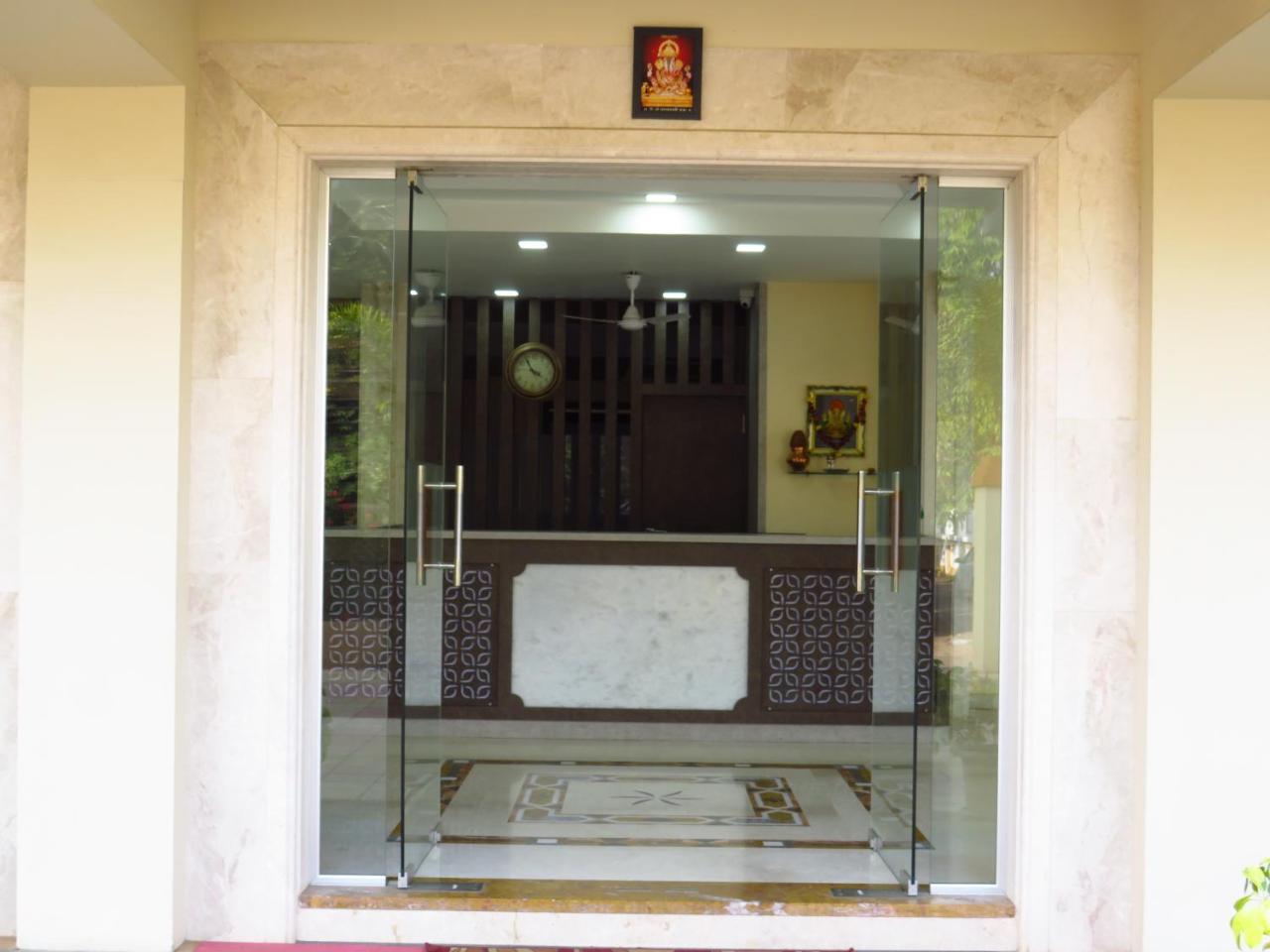 City Palace Resort Lonavala Luaran gambar