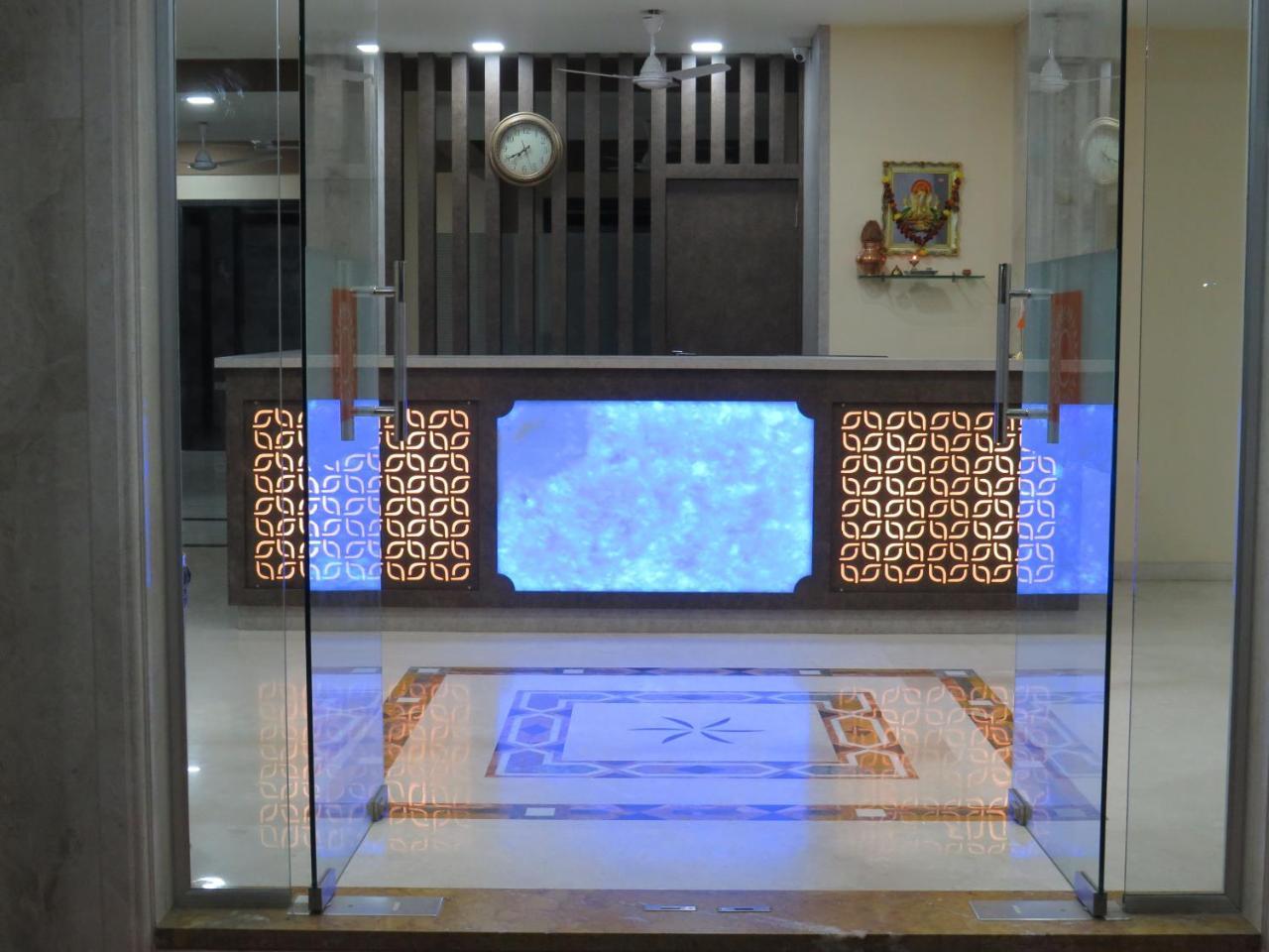 City Palace Resort Lonavala Luaran gambar