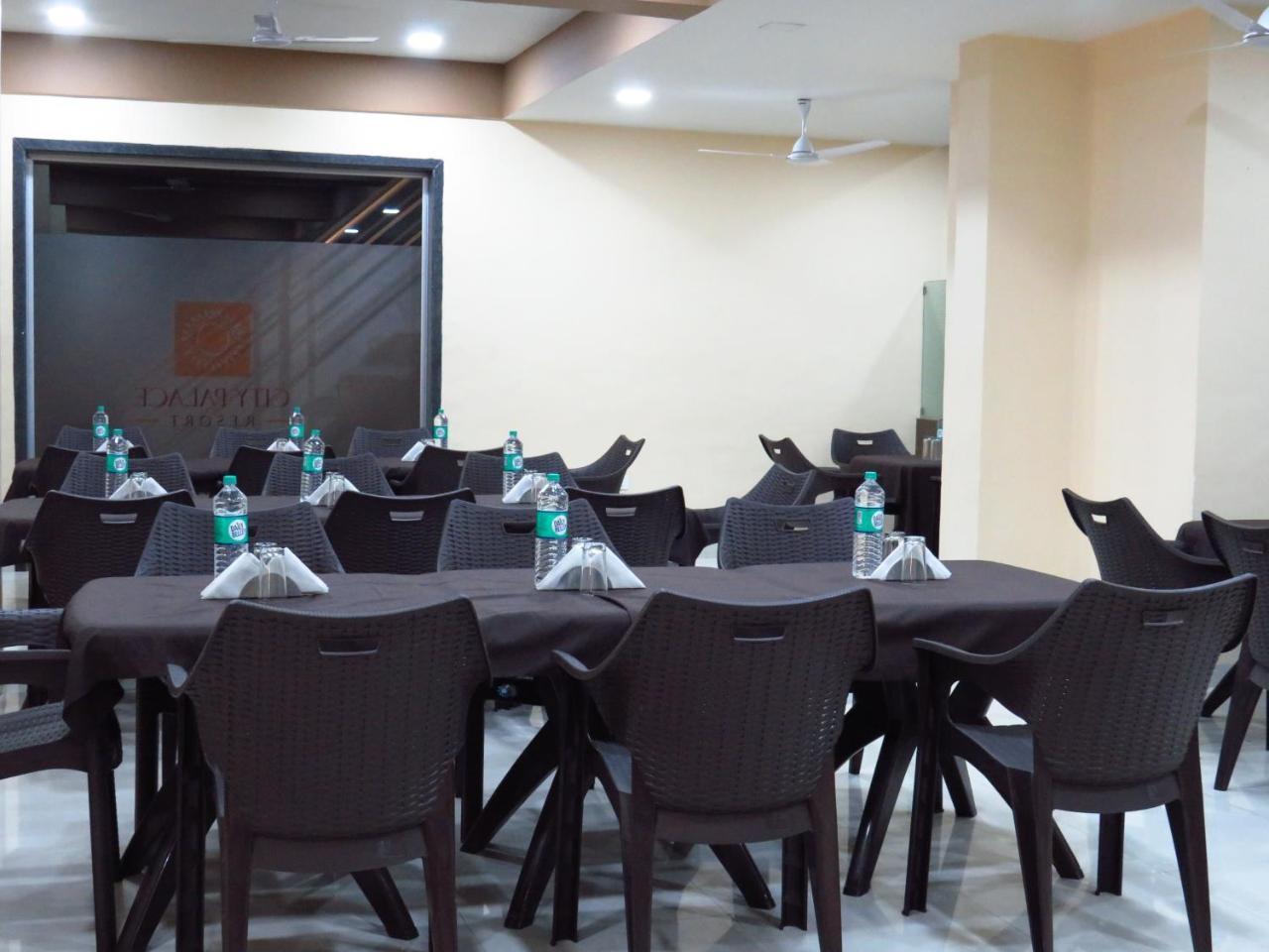 City Palace Resort Lonavala Luaran gambar