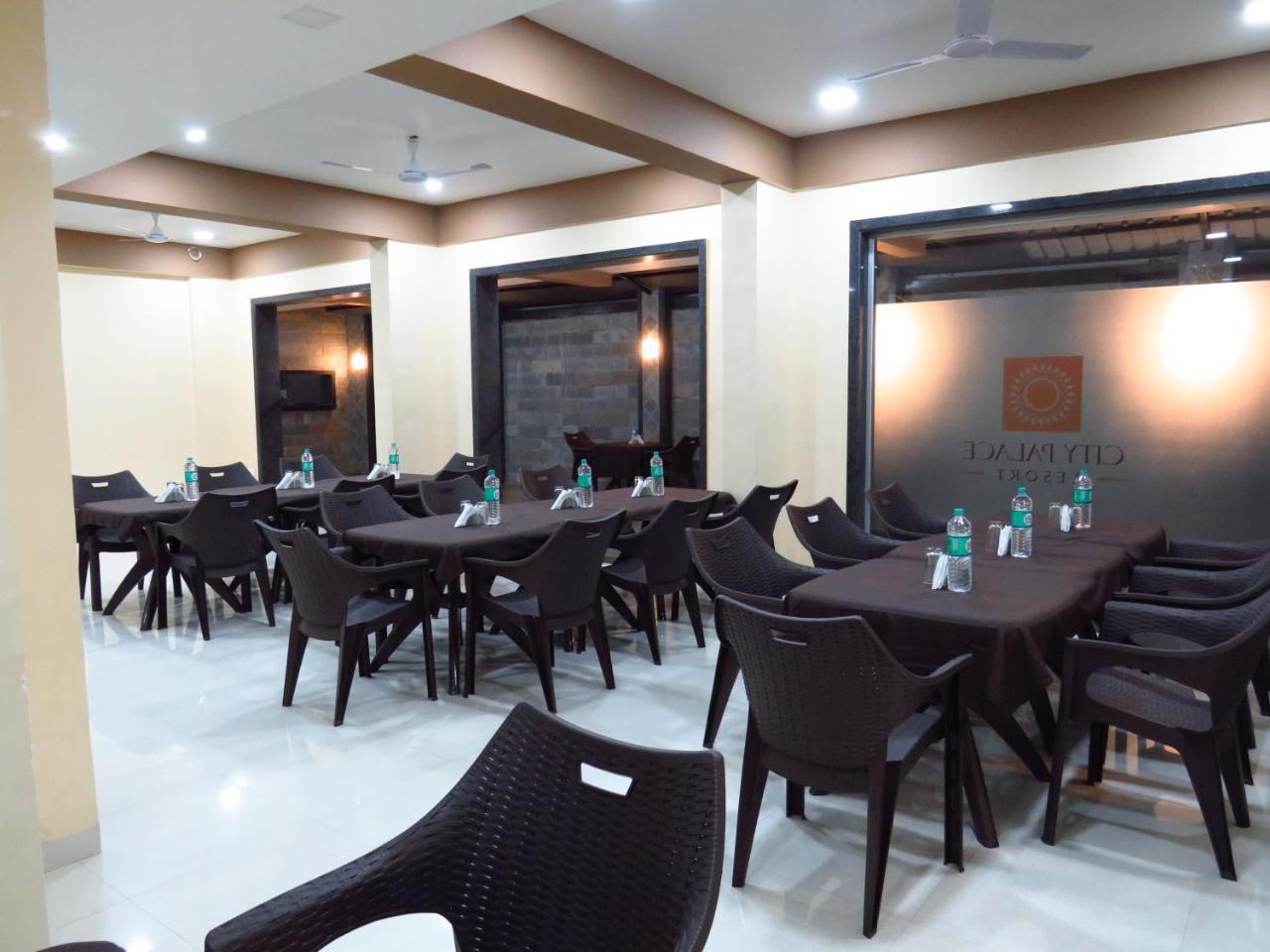 City Palace Resort Lonavala Luaran gambar
