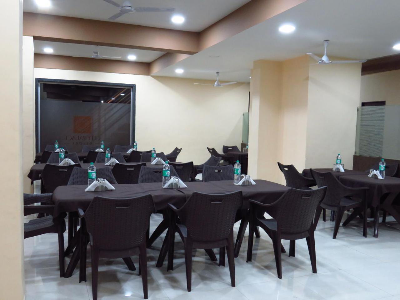 City Palace Resort Lonavala Luaran gambar