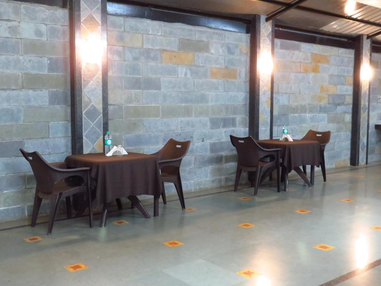 City Palace Resort Lonavala Luaran gambar
