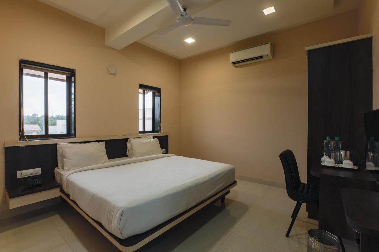 City Palace Resort Lonavala Luaran gambar