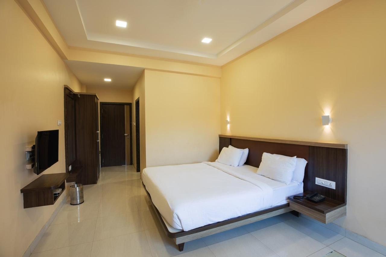 City Palace Resort Lonavala Luaran gambar