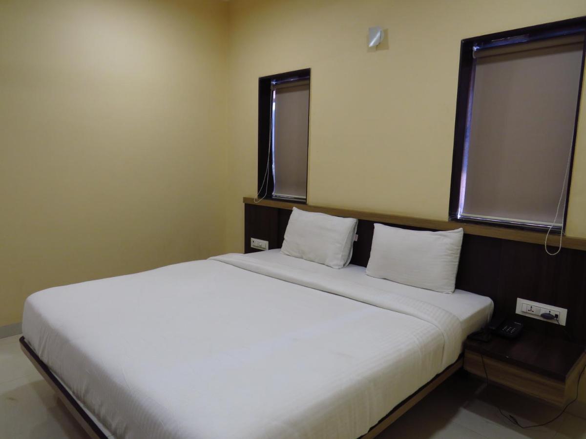 City Palace Resort Lonavala Luaran gambar