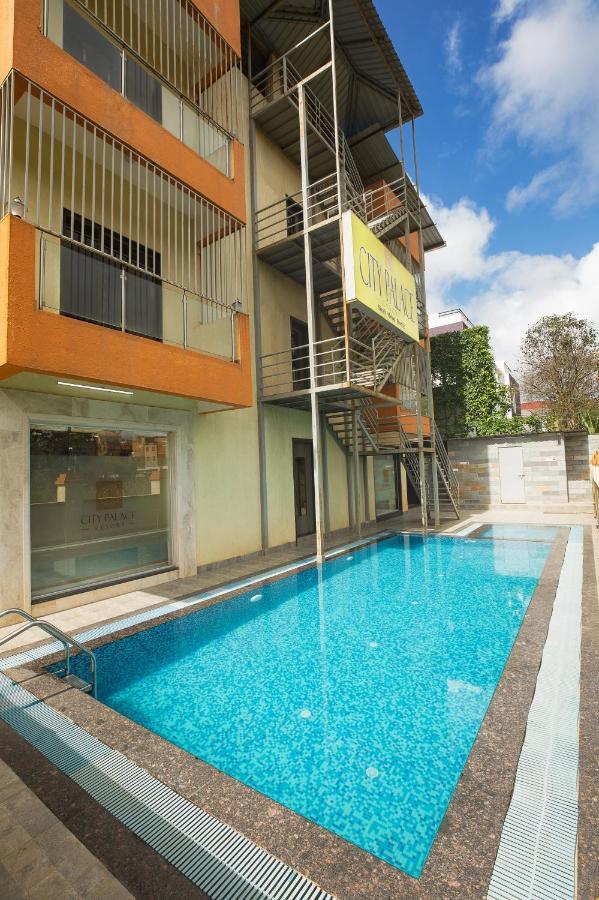 City Palace Resort Lonavala Luaran gambar